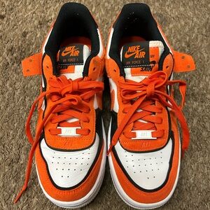 LIKE NEW Women’s Nike Air Force 1